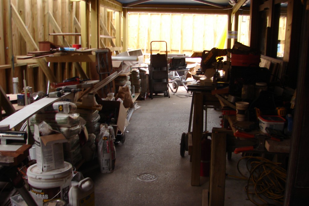 DSC05373 hazard materials storage; clutter-free copy