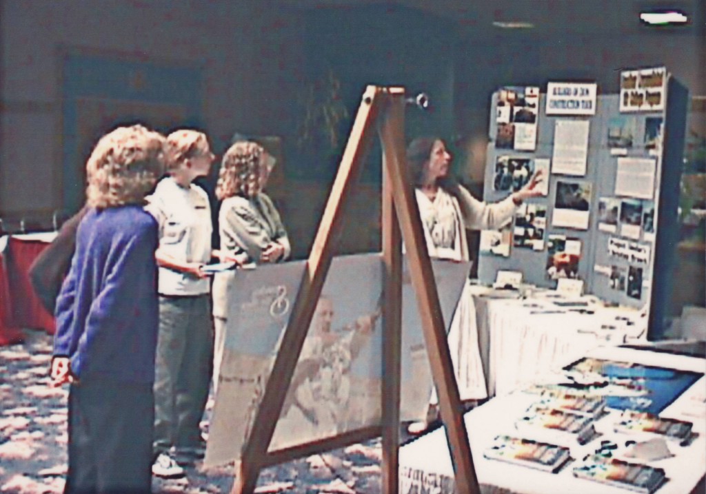Pic 2 5.9x3.5Mobile Exhibit - US Tour 1999